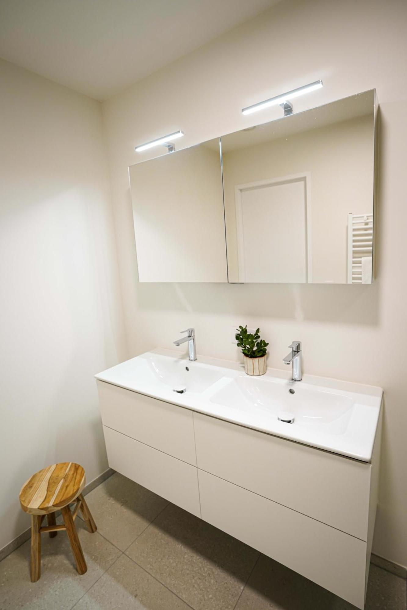 Huswell - Beautiful Apartment With Communal Pool And Gym Остенде Экстерьер фото