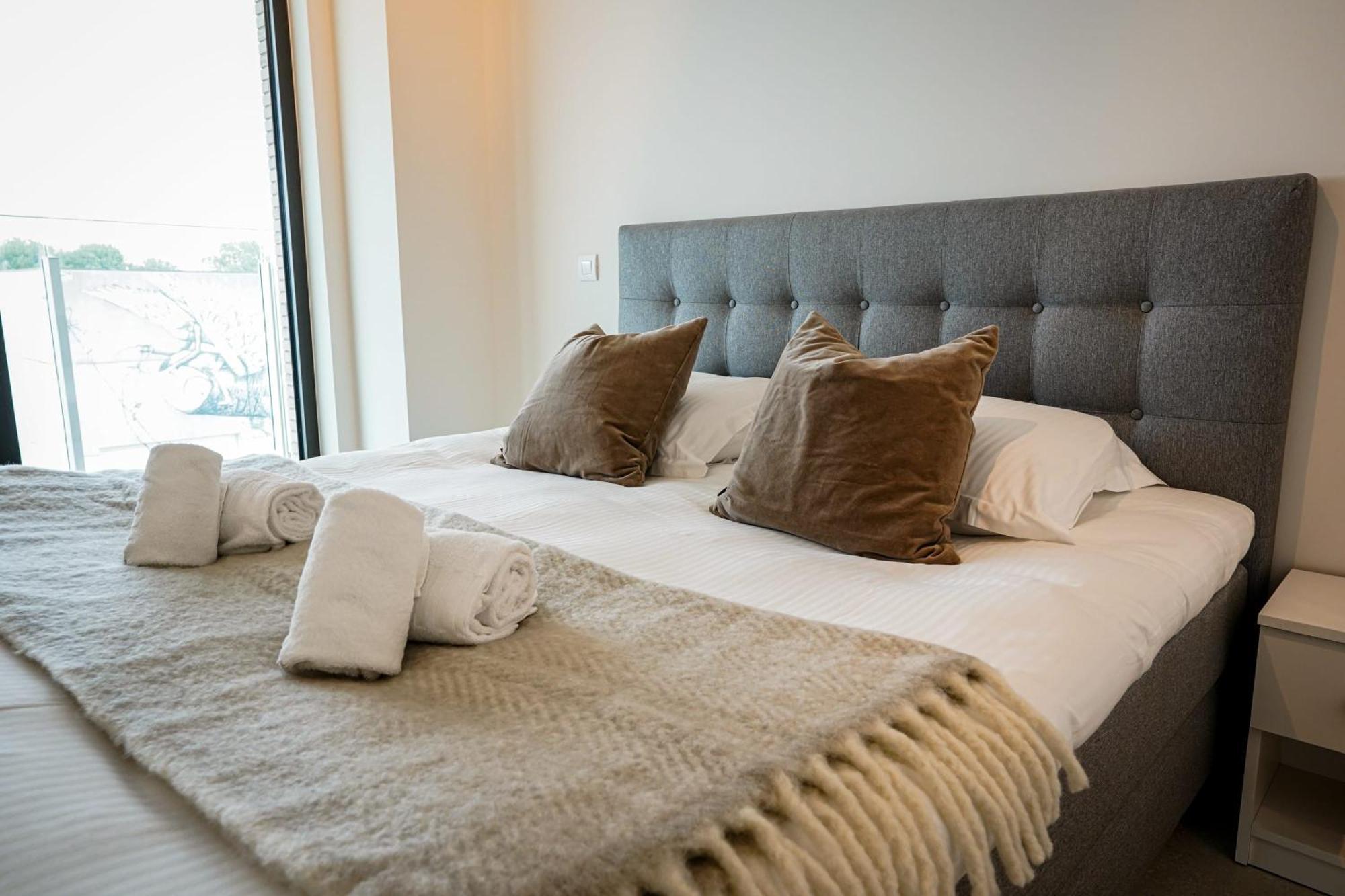 Huswell - Beautiful Apartment With Communal Pool And Gym Остенде Экстерьер фото