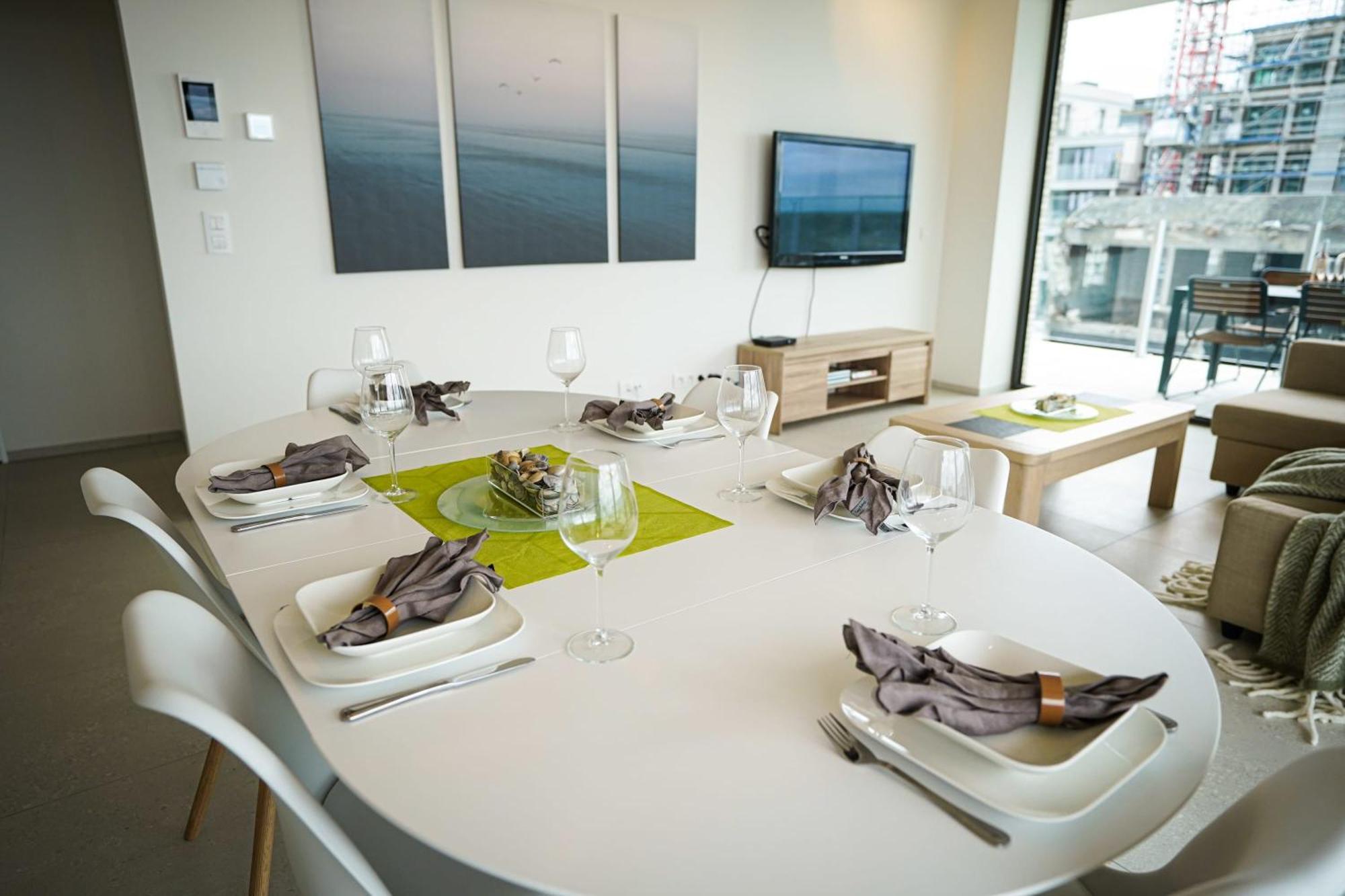 Huswell - Beautiful Apartment With Communal Pool And Gym Остенде Экстерьер фото