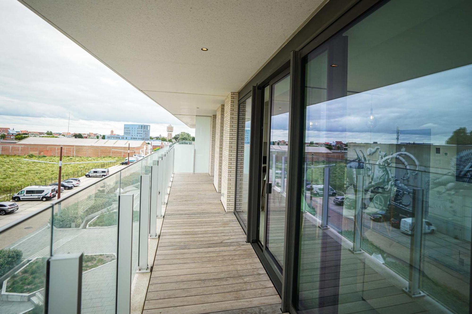Huswell - Beautiful Apartment With Communal Pool And Gym Остенде Экстерьер фото