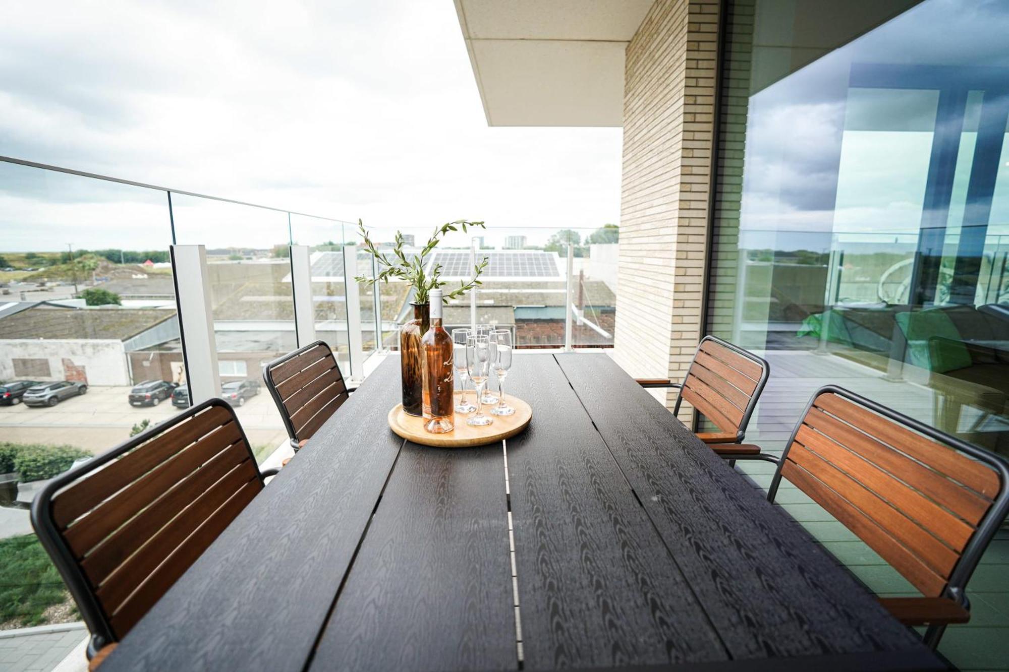 Huswell - Beautiful Apartment With Communal Pool And Gym Остенде Экстерьер фото