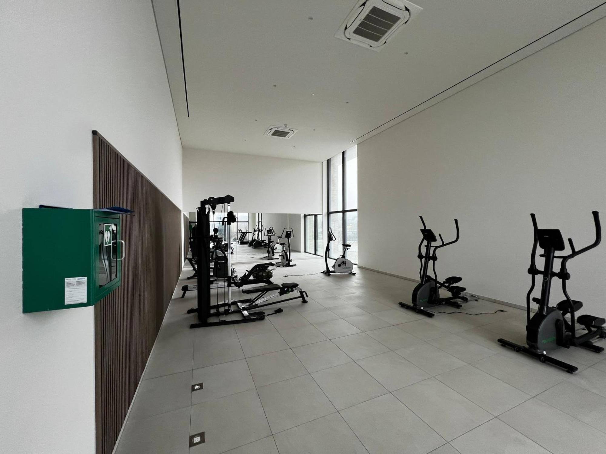 Huswell - Beautiful Apartment With Communal Pool And Gym Остенде Экстерьер фото